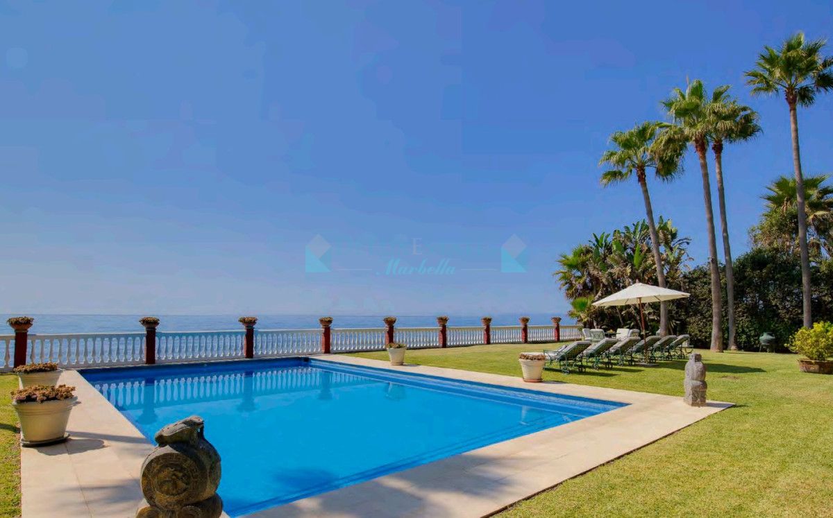 Villa for sale in New Golden Mile, Estepona
