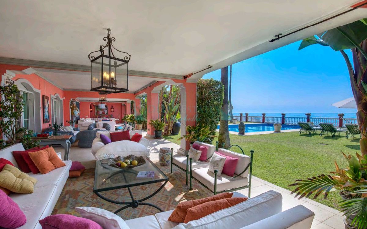 Villa for sale in New Golden Mile, Estepona