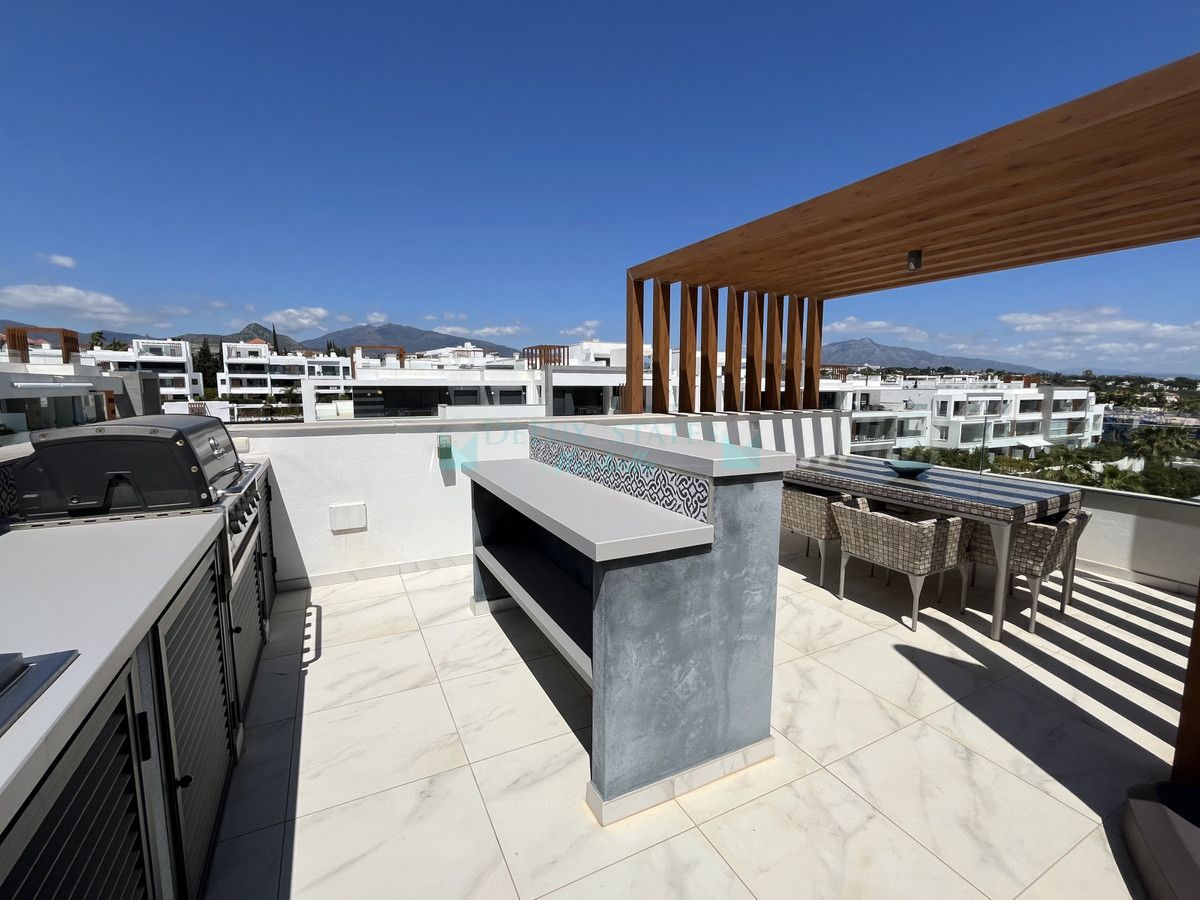 Penthouse for sale in New Golden Mile, Estepona