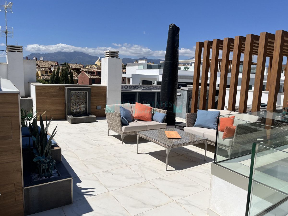 Penthouse for sale in New Golden Mile, Estepona