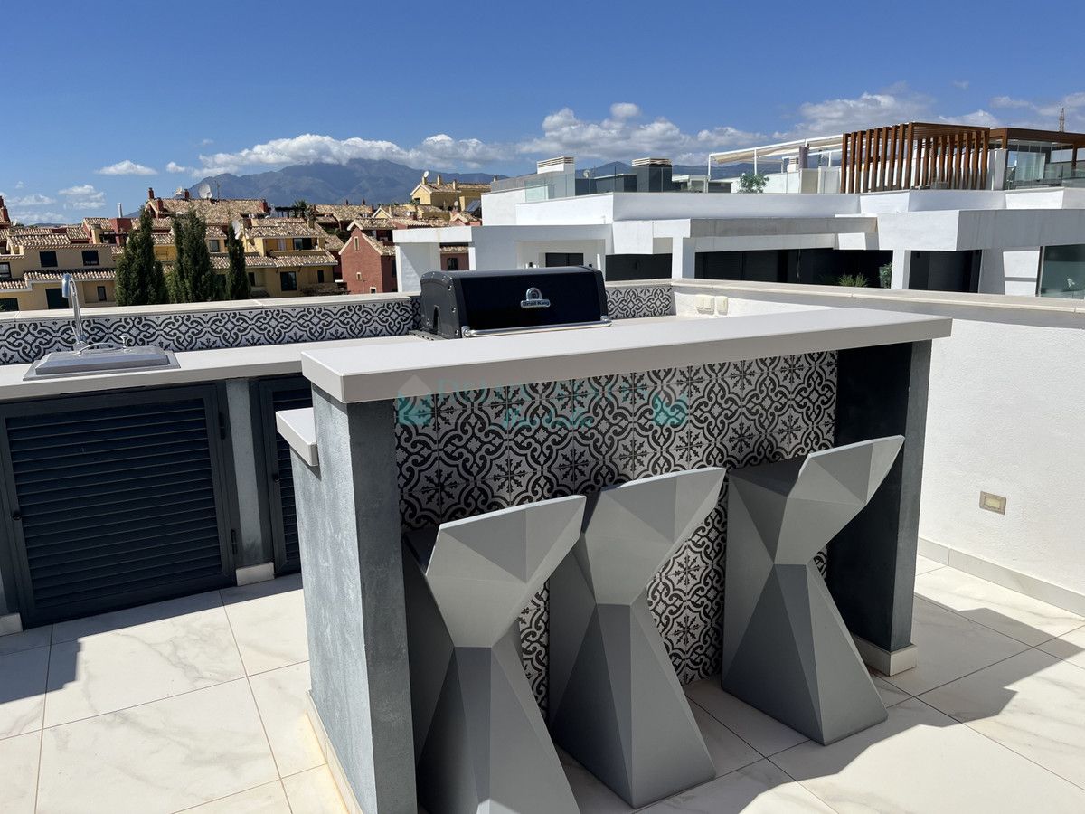 Penthouse for sale in New Golden Mile, Estepona