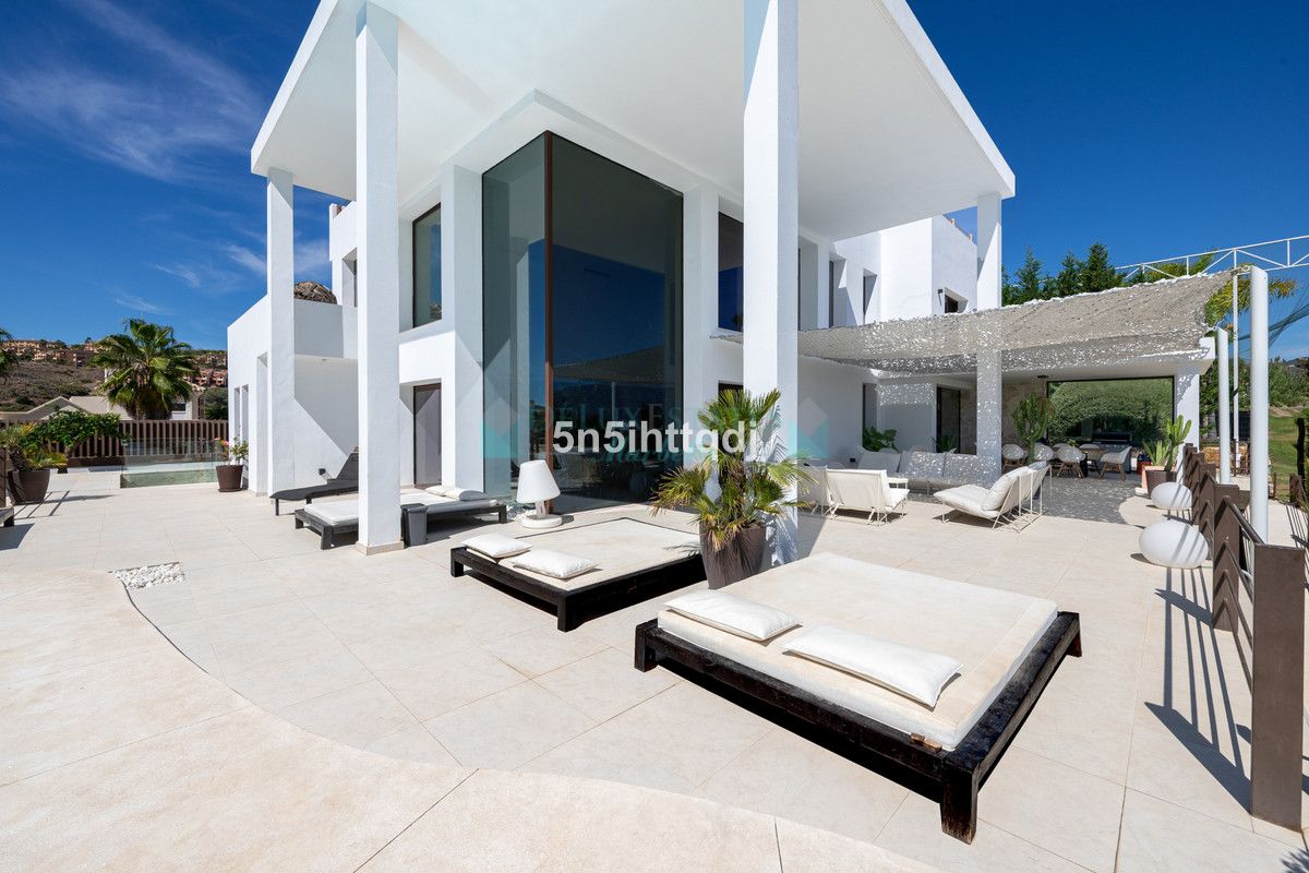 Villa for sale in Benahavis