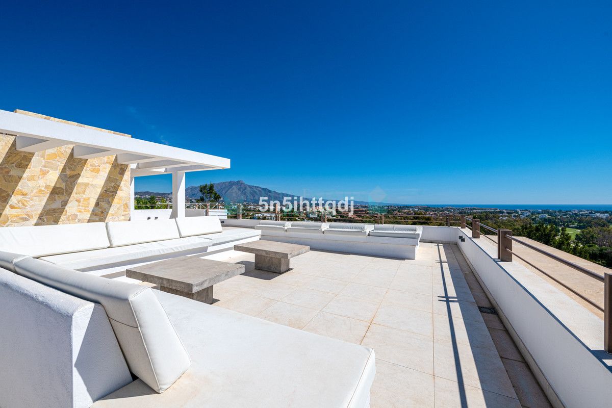 Villa for sale in Benahavis