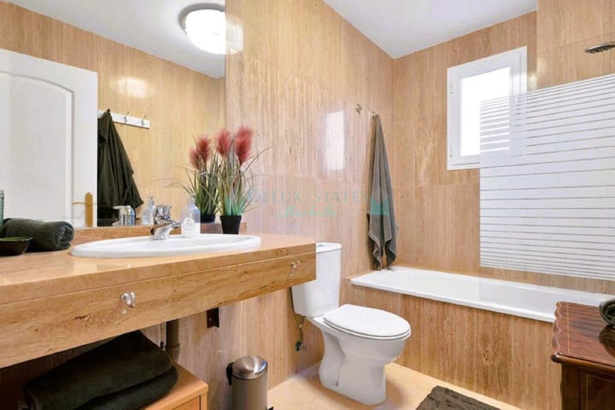 Apartment for sale in Elviria, Marbella East