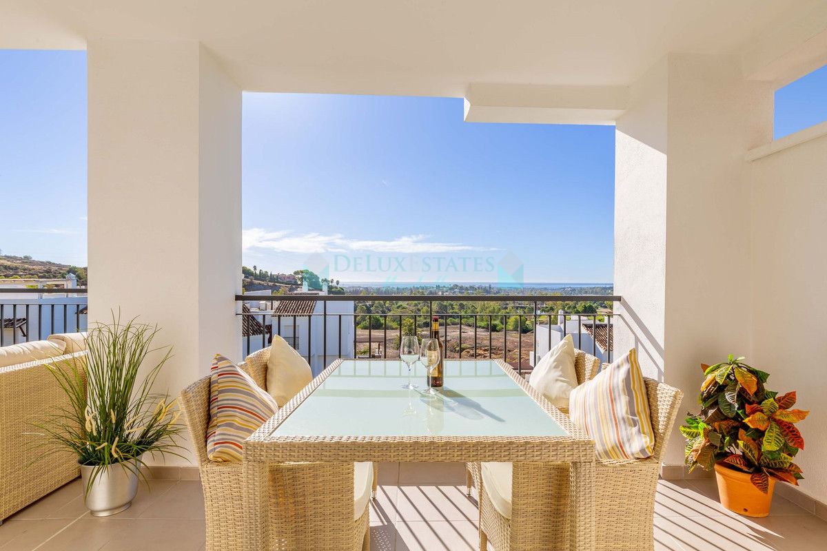 Apartamento en venta en Los Arqueros, Benahavis