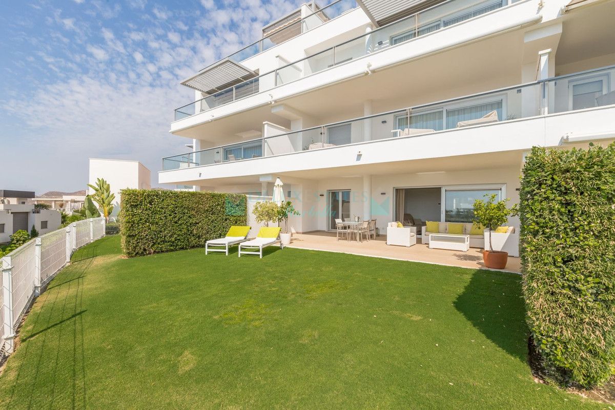 Apartamento Planta Baja en venta en Los Arqueros, Benahavis
