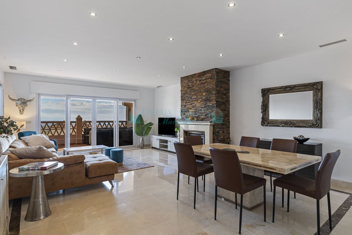 Apartamento en venta en El Almendro, Benahavis