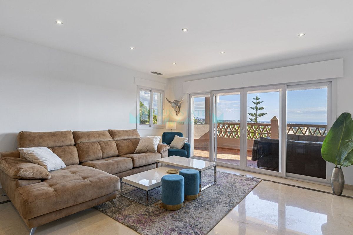 Apartamento en venta en El Almendro, Benahavis