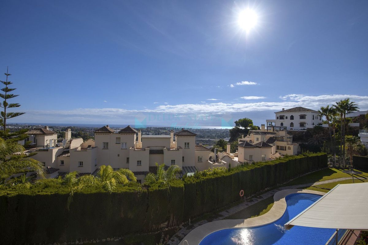 Apartamento en venta en El Almendro, Benahavis