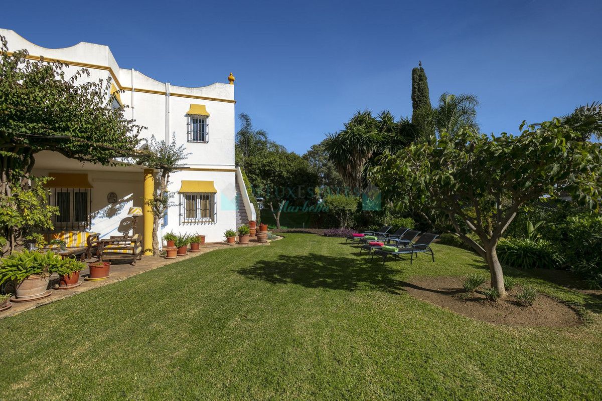 Villa en alquiler en Benamara, Estepona