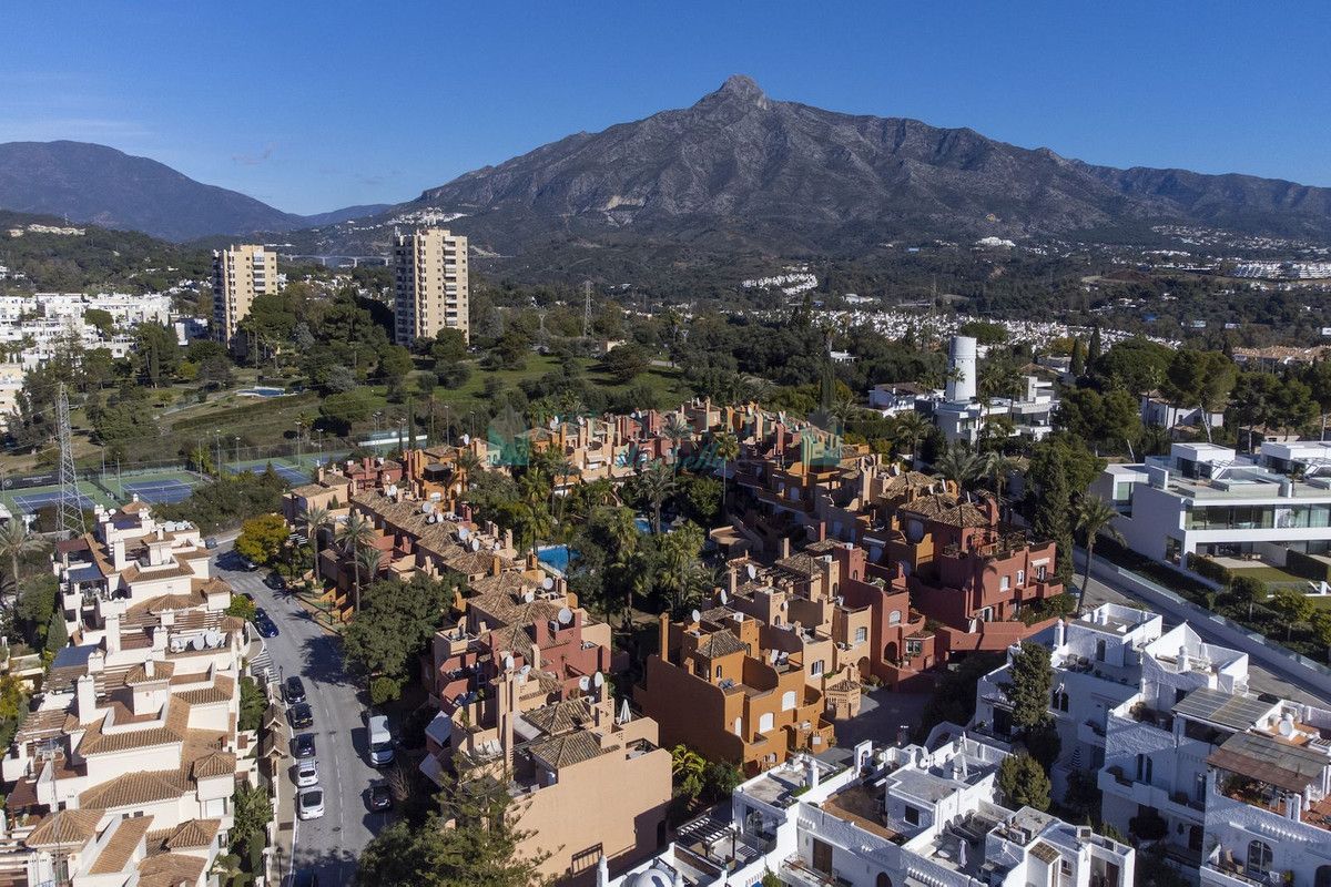 Town House for sale in Nueva Andalucia