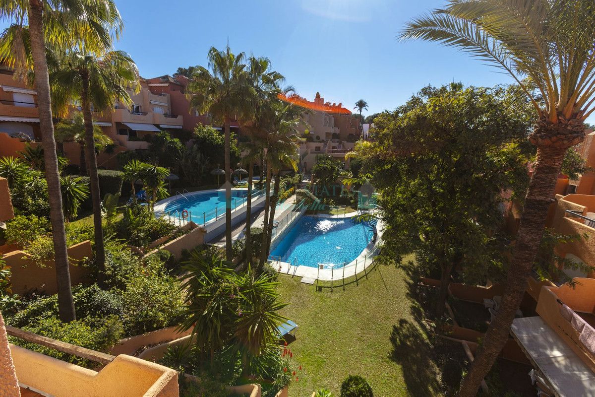 Town House for sale in Nueva Andalucia