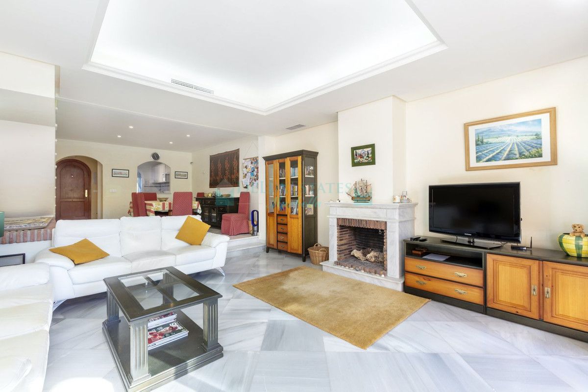 Town House for sale in Nueva Andalucia