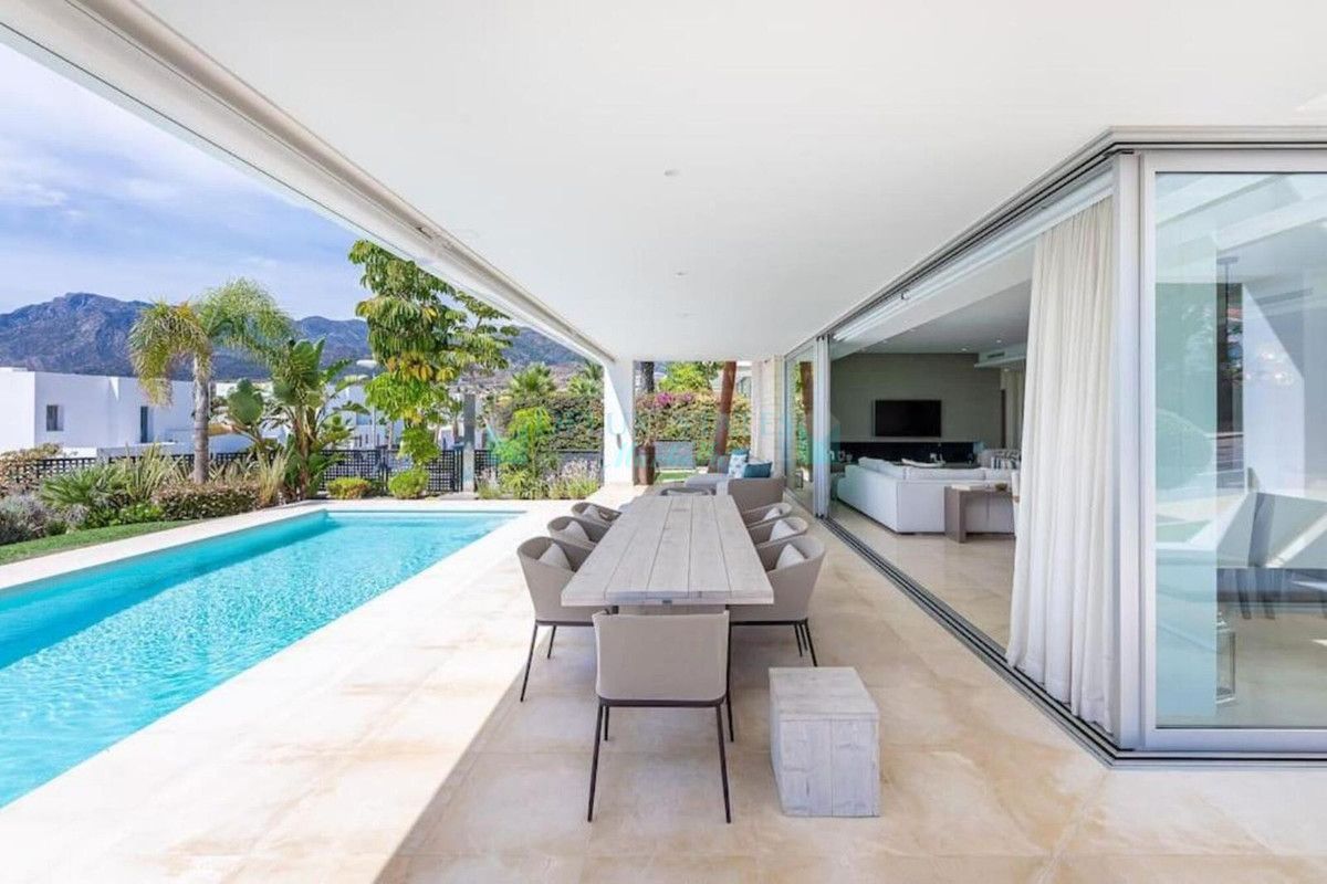 Villa for rent in Rio Real, Marbella East