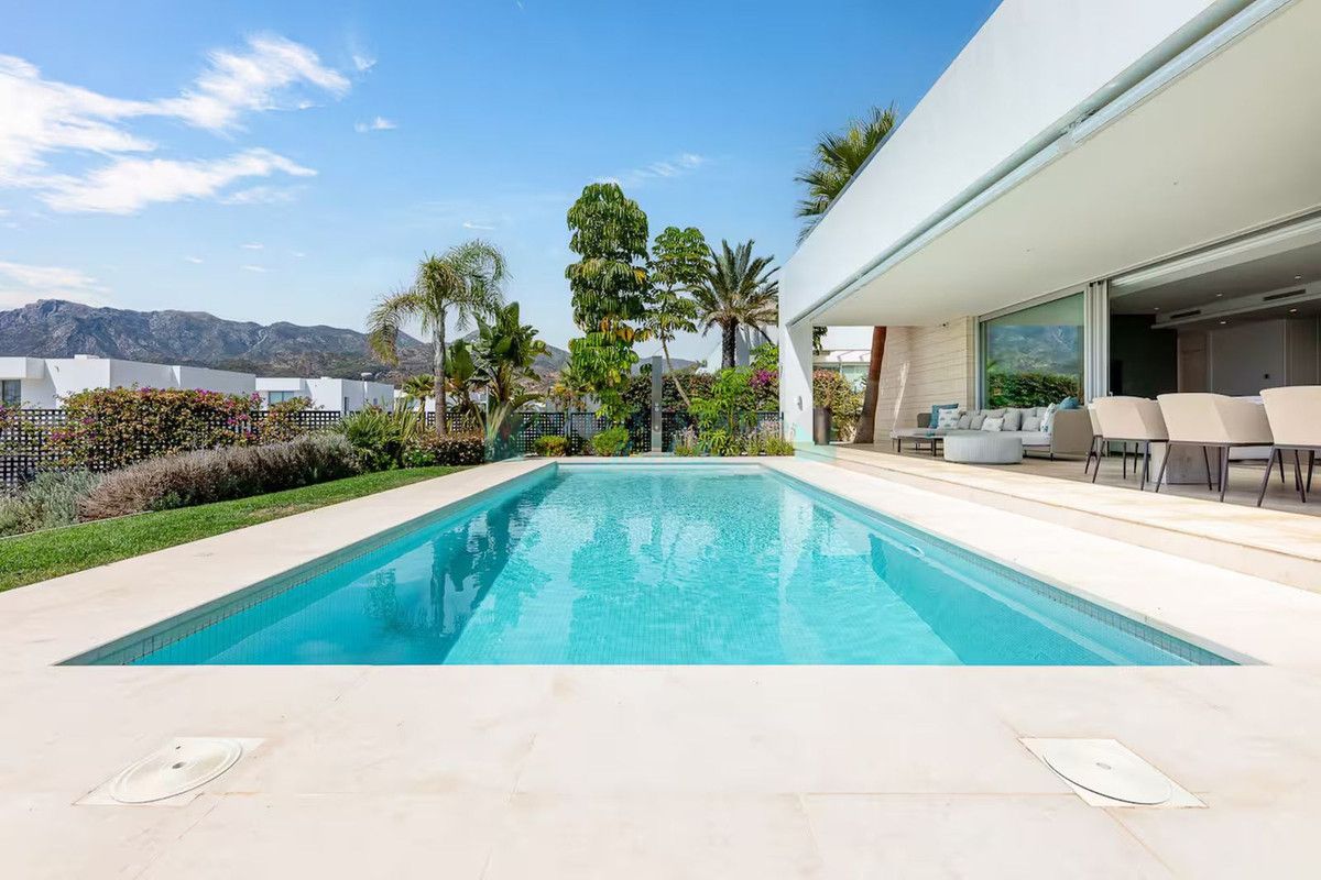 Villa for rent in Rio Real, Marbella East