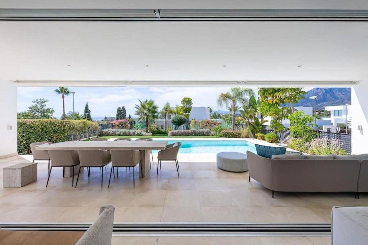 Villa for rent in Rio Real, Marbella East