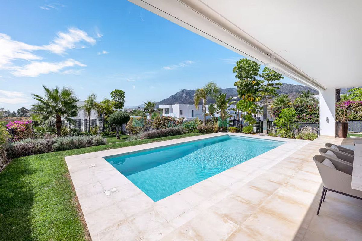 Villa for rent in Rio Real, Marbella East