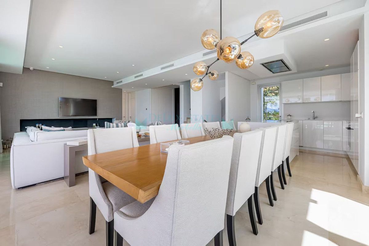 Villa for rent in Rio Real, Marbella East