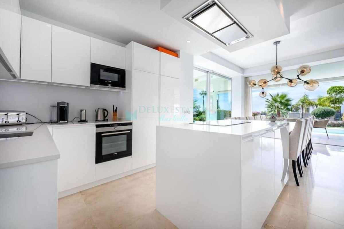 Villa for rent in Rio Real, Marbella East