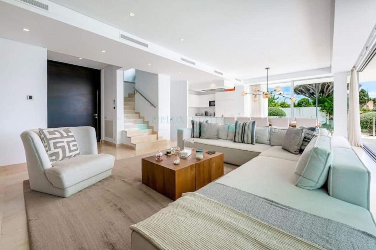 Villa for rent in Rio Real, Marbella East