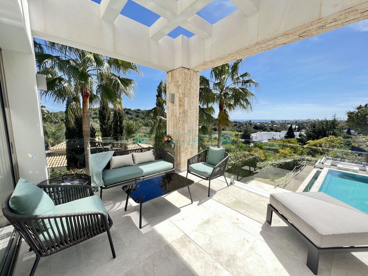 Villa en venta en El Paraiso, Estepona