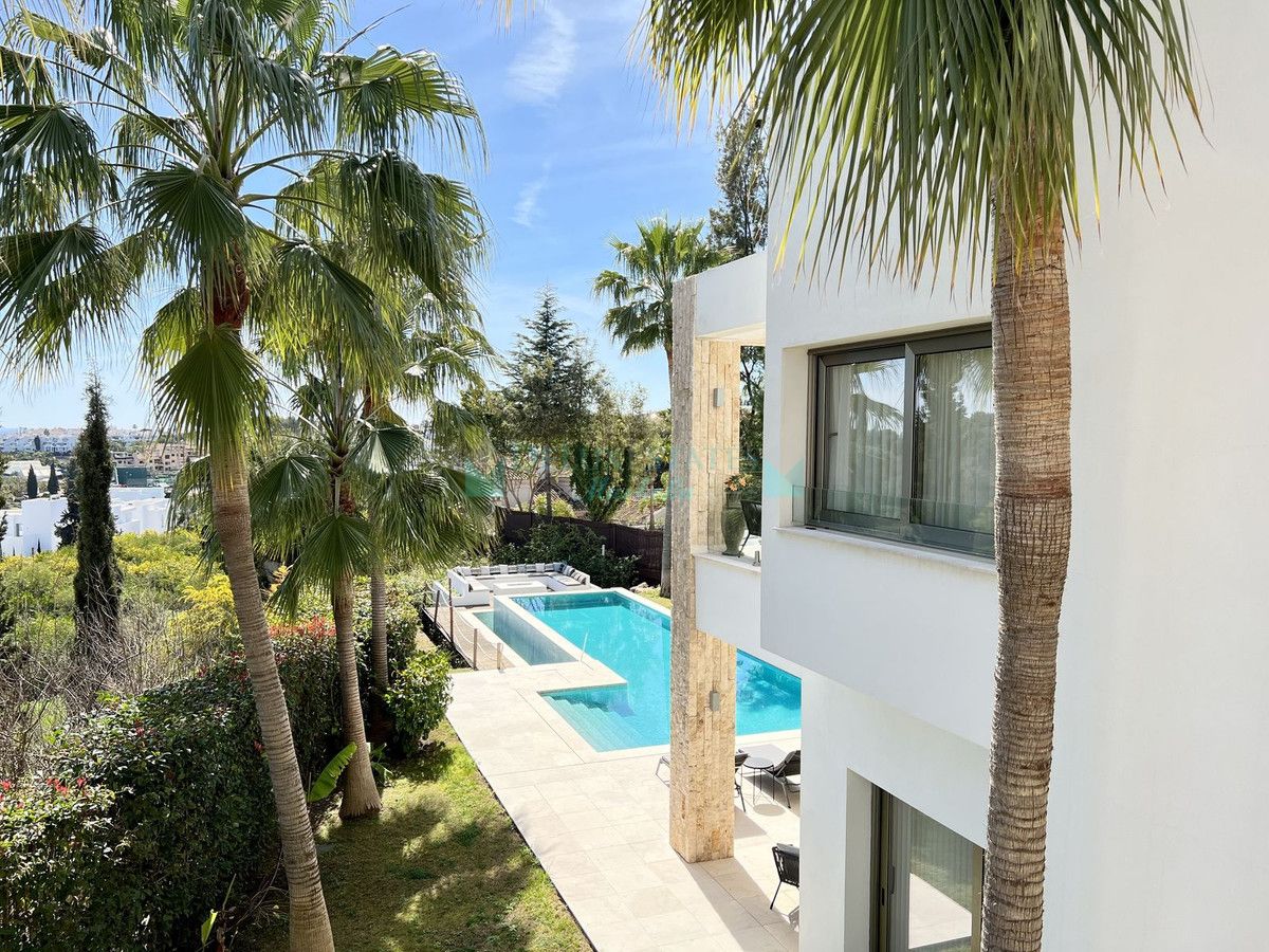 Villa en venta en El Paraiso, Estepona