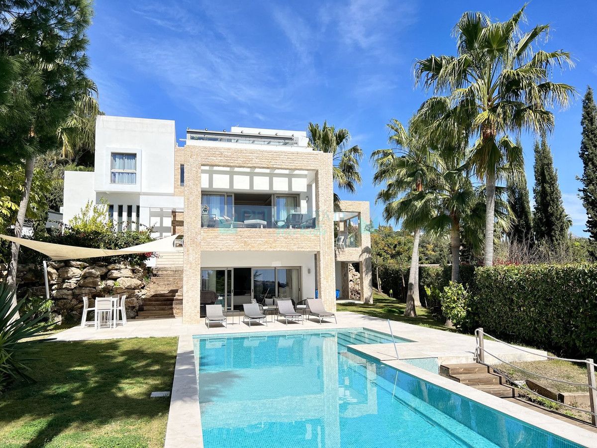 Villa en venta en El Paraiso, Estepona