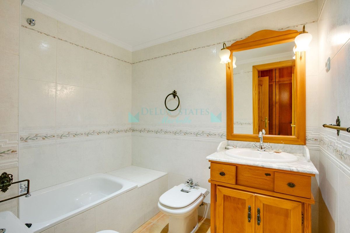 Apartment for sale in Estepona