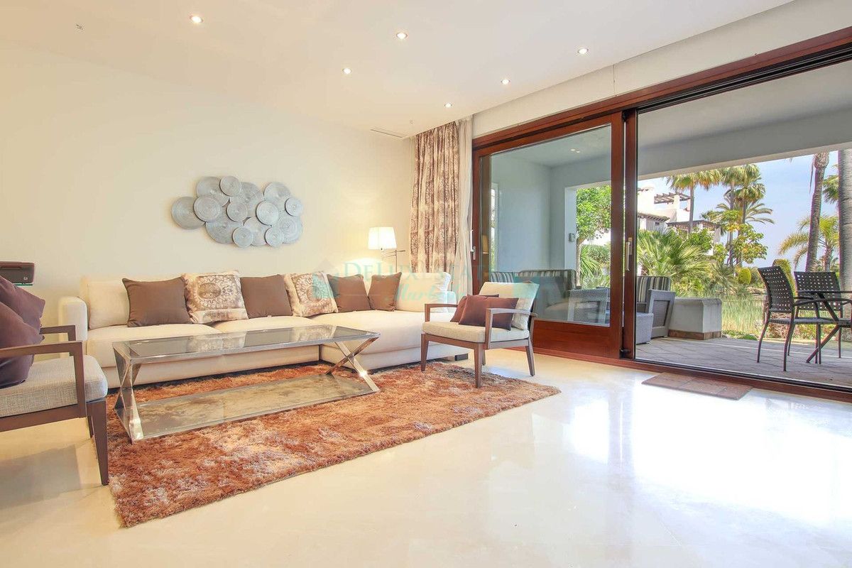 Town House for sale in Benahavis