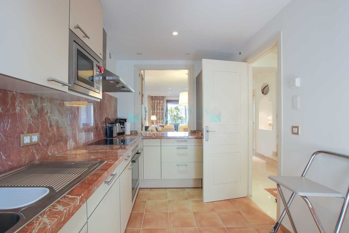 Town House for sale in Benahavis