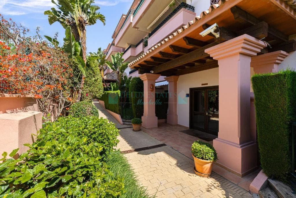 Ground Floor Apartment for rent in Rio Real, Marbella East