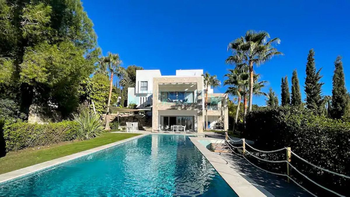 Villa for rent in Benahavis