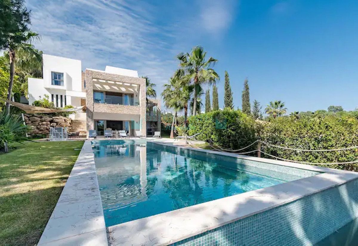 Villa for rent in Benahavis
