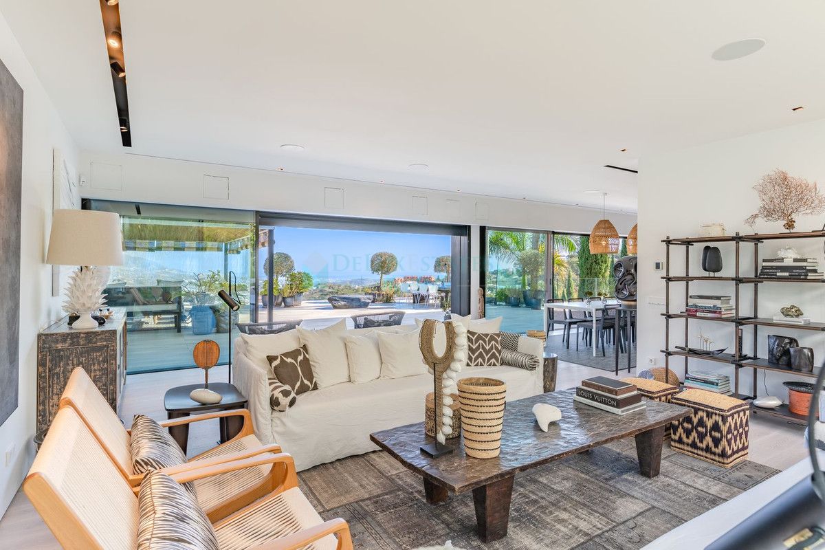 Villa for sale in La Mairena, Marbella East