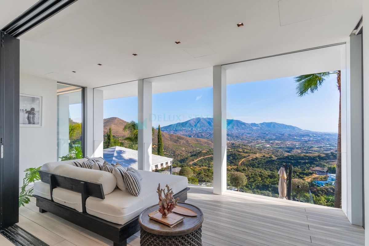 Villa for sale in La Mairena, Marbella East