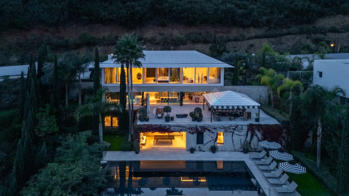 Villa for sale in La Mairena, Marbella East