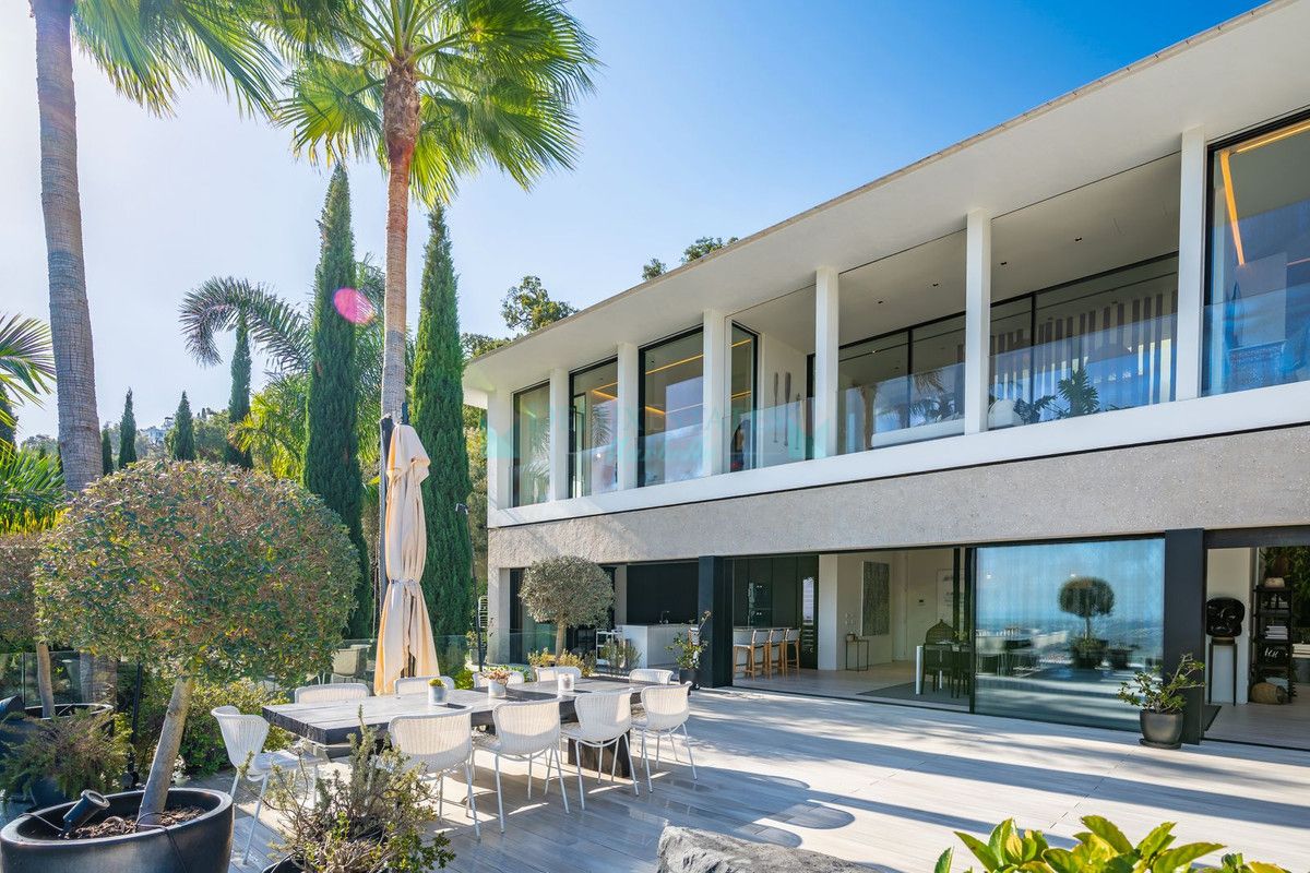 Villa for sale in La Mairena, Marbella East