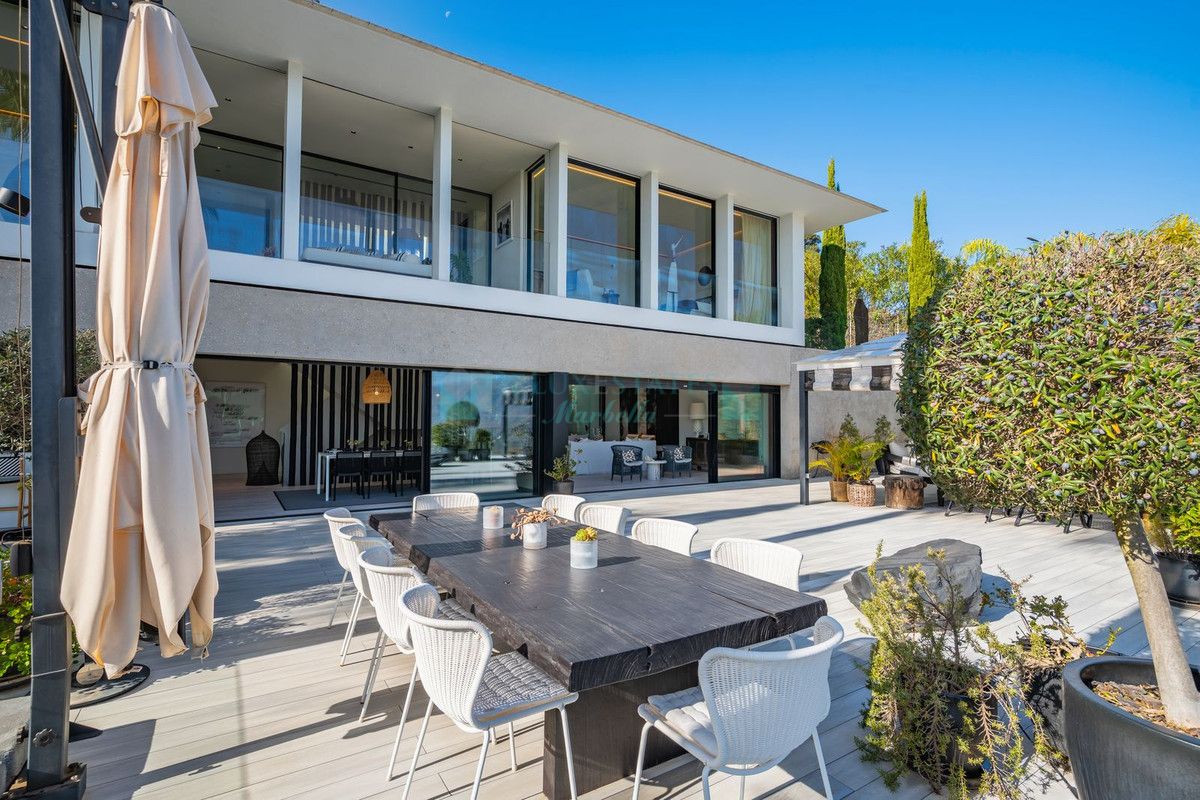 Villa for sale in La Mairena, Marbella East