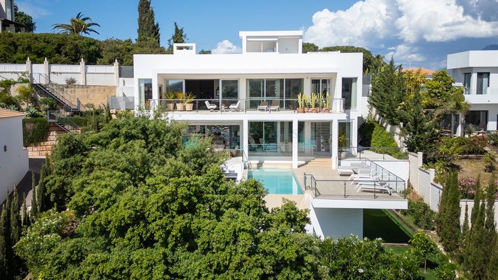 Villa for sale in Elviria, Marbella East