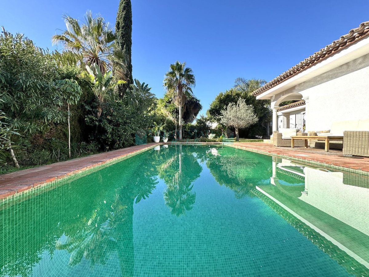 Villa en alquiler en El Paraiso, Estepona