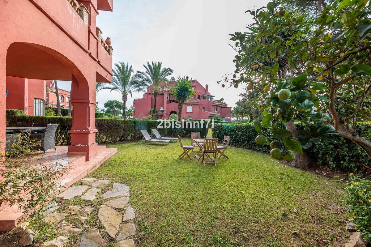 Ground Floor Apartment for sale in Elviria, Marbella East