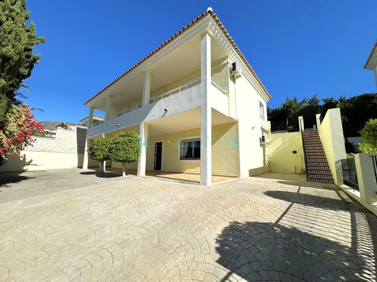 Villa en venta en Estepona