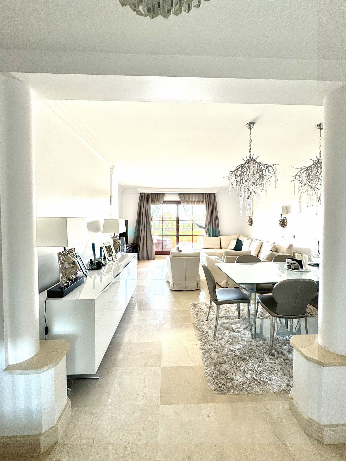 Apartamento Planta Baja en alquiler en Benahavis