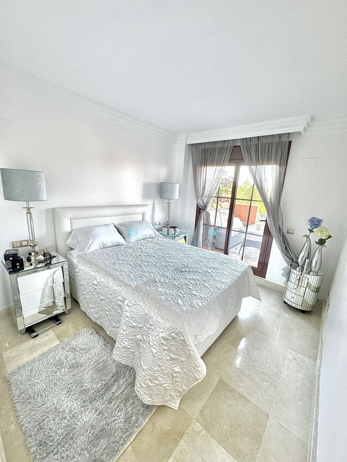 Apartamento Planta Baja en alquiler en Benahavis