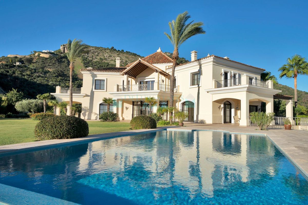 Villa for sale in Benahavis