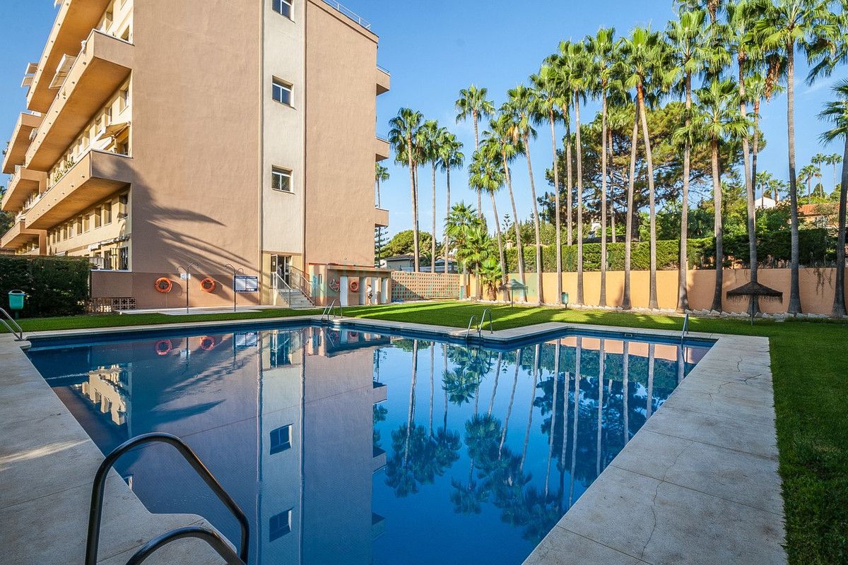 Ground Floor Apartment for sale in Cabopino, Marbella East