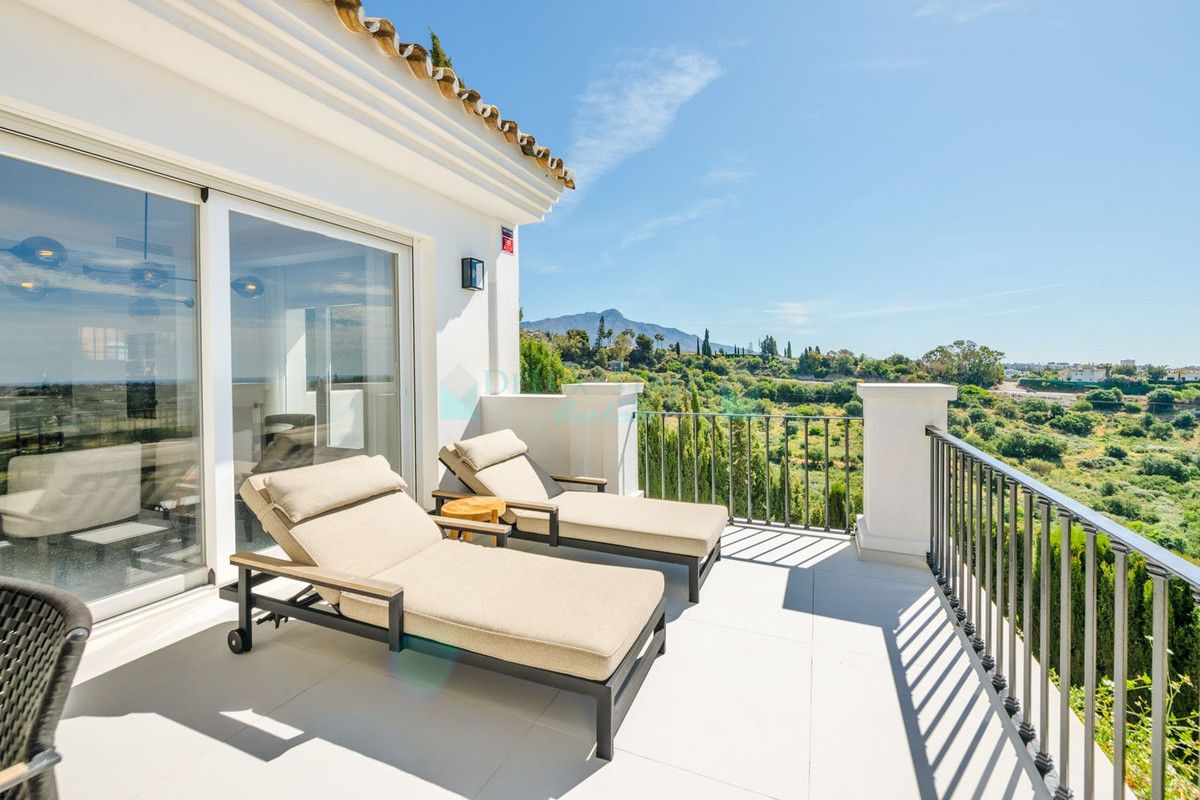 Villa for sale in El Almendro, Benahavis