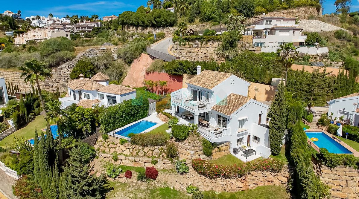 Villa for sale in El Almendro, Benahavis