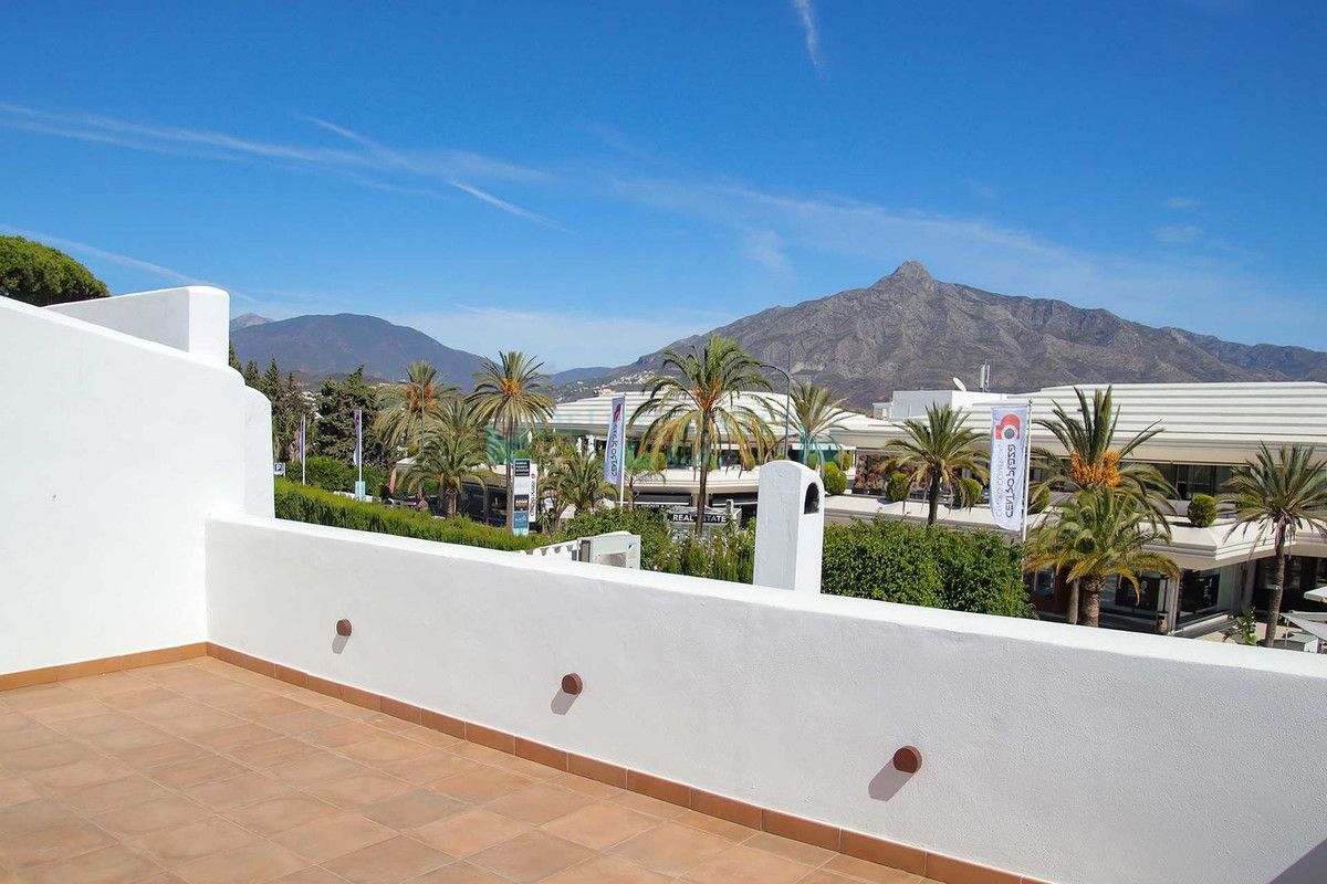 Penthouse for sale in Nueva Andalucia