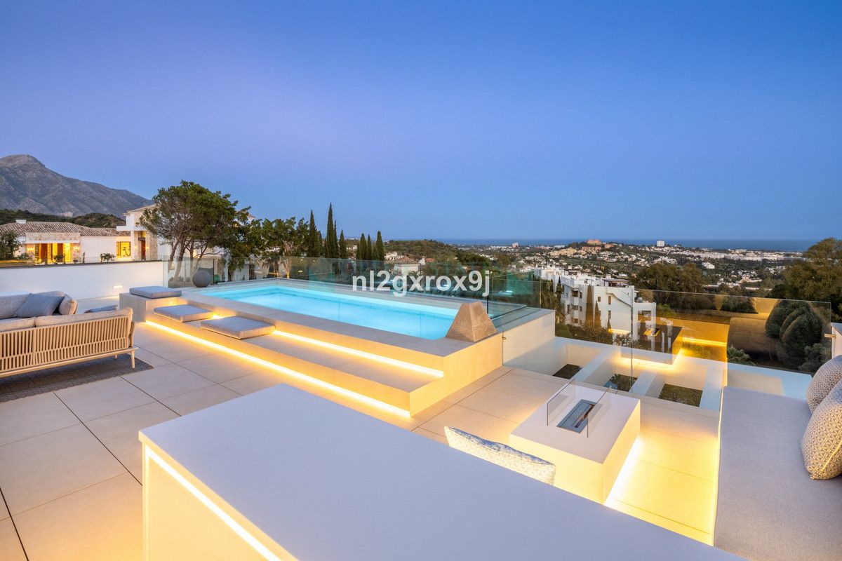 Villa for sale in La Quinta, Benahavis